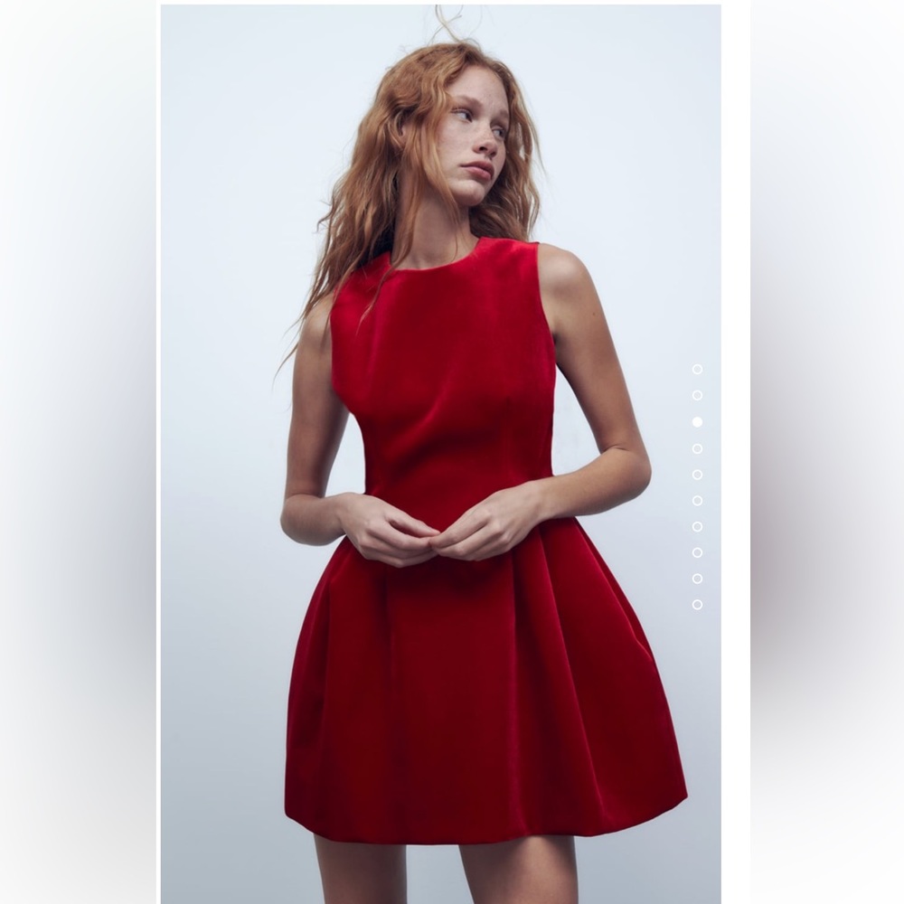 VOLUMINOUS VELEVT SHORT DRESS